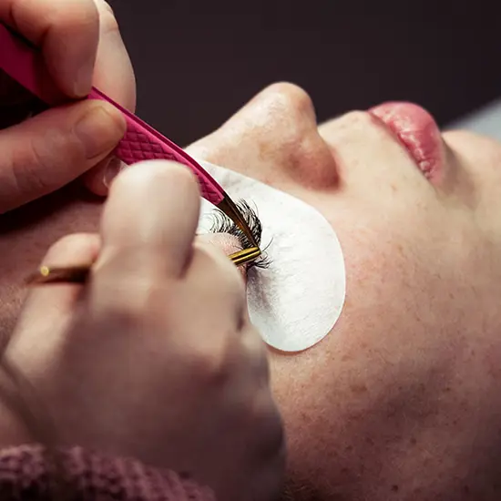 Wimpernextensions von Liz Lashes