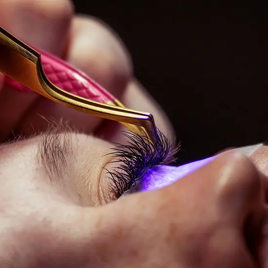 Wimpernverlängerung bei Liz Lashes