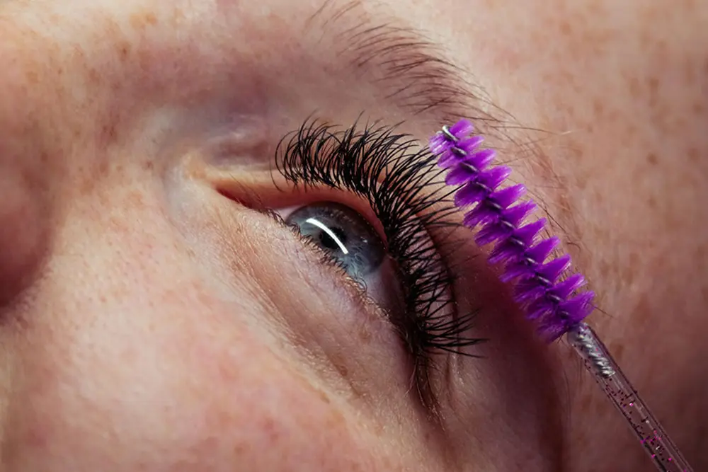 Wimpernverlängerung oder Wimpernlifting? – Die perfekte Wahl für deinen Blick